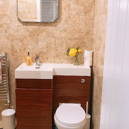 Flat 1 - Entire Modern Studio With En-Suite And Free Parking Close To Qmc, City Centre & Notts Uni Nottingham Exterior photo